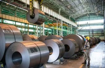 Usiminas abre mutirão de empregos para vagas operacionais em Betim para Ajudante, Operador(a) de Ponte Rolante e Operador(a) Industrial