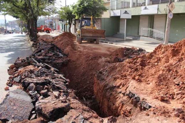 aaSubstituição-de-rede-de-esgoto-av