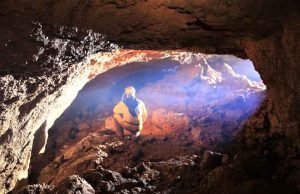 Caverna utilizada como abrigo por preguiças gigantes pré-históricas, há cerca de 10 mil anos, está preservada em Minas Gerais