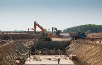 Itabira abre dezenas de vagas de emprego nesta sexta-feira (30); salários chegam a R$ 5,3 mil