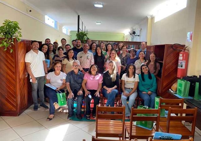 Foto-Unieco_Integrantes-da-comunidade,-rede-de-ensino-e-colaboradores-da-CENIBRA-presentes-na-cerimônia-de-comemoração-dos-20-anos-da-UNIECO-realizado-no-dia-18-de-julho.