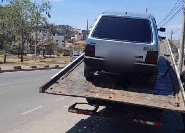 recupera-Fiat-Uno-furtado-e-localiza-veículo-na-Av.-Cristina-Gazire