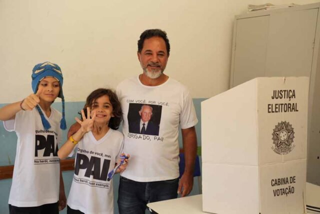 Marco-Antônio-Lage-e-Marco-Antônio-Gomes-marca-o-início-do-dia-eleitoral-itabira2