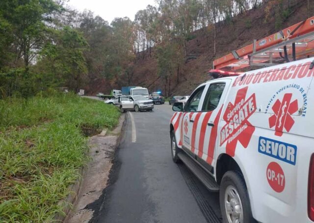 Tres-pessoas-sao-socorridas-pelo-SEVOR-apos-acidente2