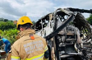 Acidente fatal na BR-116 com 39 mortos: Carreta com sobrepeso de bloco de granito, veja detalhes