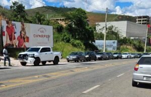 Motociclista fica ferido em colisão com caminhonete em João Monlevade