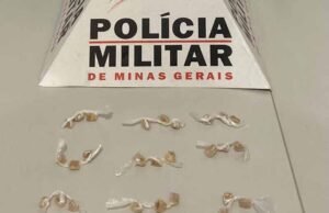 Homem de 26 anos é preso suspeito por tráfico de drogas em Dom Silvério com 27 pedras de crack Divulgação: 17ª CIA PM IND