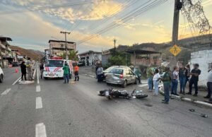 Colisão entre três carros e moto deixa duas vítimas em João Monlevade