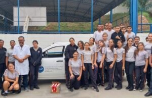 Alunos do Colégio Tiradentes da Polícia Militar de Itabira realizam doação de leite ao Lar de Ozanam