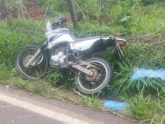 Veja fotos; Casal fica ferido após colisão entre moto e carro na rodovia entre Rio Piracicaba e Alvinópolis