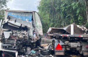 Vídeo; Colisão frontal entre duas carretas na BR-381 mobiliza SEVOR e Bombeiros em São Gonçalo do Rio Abaixo