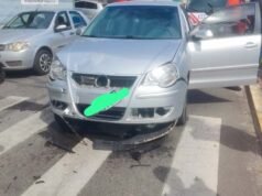 Colisão traseira entre carro e moto deixa mulher ferida em João Monlevade