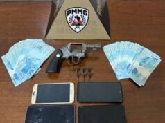 PM intercepta casal com revólver oculto em caixa de som e R$ 10 mil em Alvinópolis