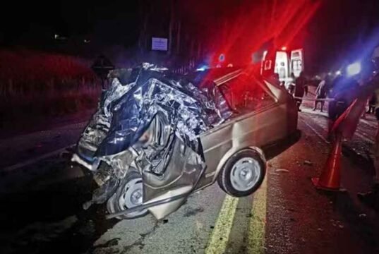Tragédia em MG : Pai e filho de 5 anos morrem em colisão frontal entre carro e carreta na BR-459