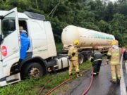 Bombeiros concluem transbordo de nitrogênio líquido após acidente na BR-381 em João Monlevade