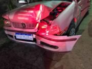 Mulher fica ferida após carro colidir contra muro em João Monlevade