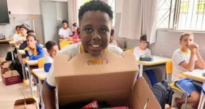 Prefeitura de São Gonçalo do Rio Abaixo entrega mais de 2,5 mil kits escolares aos alunos da rede municipal