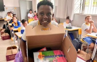 Prefeitura de São Gonçalo do Rio Abaixo entrega mais de 2,5 mil kits escolares aos alunos da rede municipal