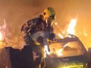 Vídeo; Incêndio de grandes proporções atinge oficina na BR-459 e cadela é resgatada pelos Bombeiros