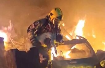 Vídeo; Incêndio de grandes proporções atinge oficina na BR-459 e cadela é resgatada pelos Bombeiros