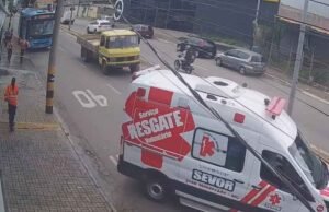 Vídeo; Ônibus da Enscon busca socorro imediato na base do SEVOR após passageira desmaiar