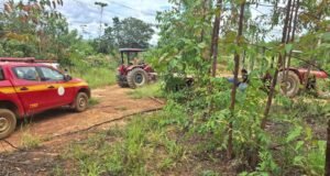 Soldador morre prensado por caçamba durante manutenção em zona rural em Minas