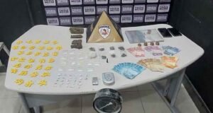 Suspeito usa extintor contra policiais, ameaça explosão e acaba preso por tráfico em Itabira