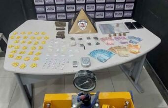 Suspeito usa extintor contra policiais, ameaça explosão e acaba preso por tráfico em Itabira