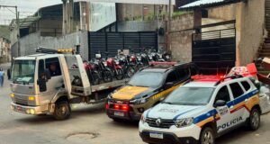 Polícia apreende oito motos após manobras perigosas em Manhuaçu