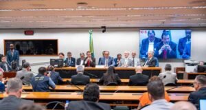 Fim da escala 6×1 e direitos para trabalhadores por aplicativos são prioridades do governo, diz Luiz Marinho