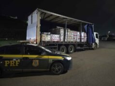 PRF apreende carga irregular de bebidas e flagra 25 toneladas de excesso de peso na BR-381
