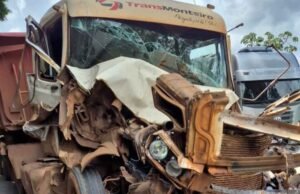 Vídeo; Engavetamento com três caminhões deixa ferido na BR-381 entre São Gonçalo e Monlevade