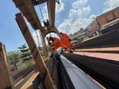 Operador logístico morre após queda de vigas de 4 toneladas em metalúrgica