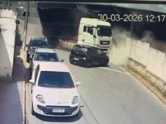 Vídeo; Acidente envolvendo trem, carreta e carros deixa ferido no interior de Minas