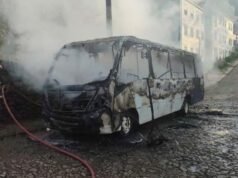 Incêndio em ônibus assusta moradores e destrói veículo ao lado de igreja histórica em Ouro Preto