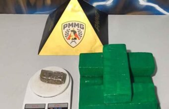 Ipatinga; PM encontra drogas escondidas em imóvel abandonado e suspeito segue foragido