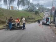 Jovem de 18 anos fica ferido em acidente entre motocicletas em João Monlevade