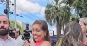 Vídeo em frente ao hospital onde Bolsonaro está internado gera discussão entre mulher e jornalistas