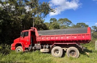 Caminhão roubado em Lagoa Santa é recuperado pela PM na zona rural de Bom Jesus do Amparo