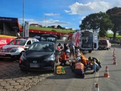 Motociclista fica ferida em colisão com carro na BR-381, em João Monlevade