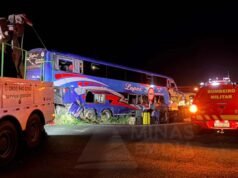 Ônibus com religiosos colide com carreta na BR-050 e deixa mortos e dezenas de feridos