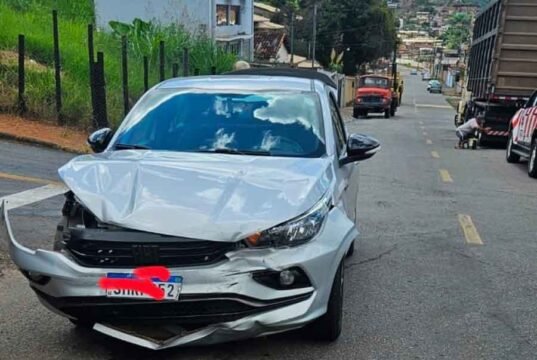 Colisão entre dois veículos deixa três feridas e mobiliza equipes de resgate do Sevor em João Monlevade