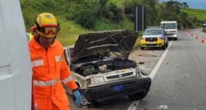 Capotamentos são registrados em dois pontos da BR-381 em Oliveira no mesmo dia