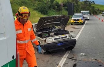 Capotamentos são registrados em dois pontos da BR-381 em Oliveira no mesmo dia