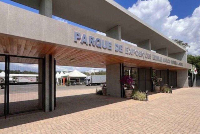 {A5AD6EDC-5A5B-DBAE-8E6D-CA1DCAAC3C6E}