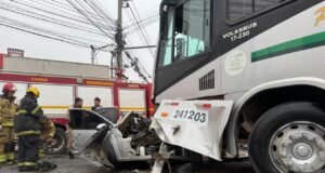 Veja fotos; Colisão frontal entre ônibus e carro deixa jovem em estado grave em Juiz de Fora