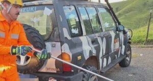 Vídeo; Cascavel é encontrada sob carro e mobiliza bombeiros em João Monlevade