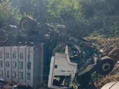 Vídeo; Carreta despenca de viaduto e deixa dois feridos em estado grave no Anel Rodoviário