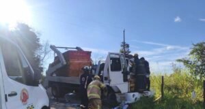 Bombeiros resgatam idoso preso às ferragens em grave colisão na MG-129, em Itabira