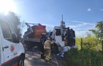 Bombeiros resgatam idoso preso às ferragens em grave colisão na MG-129, em Itabira